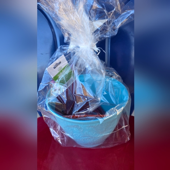 Gardening Set with Pot, Gloves, and Seeds - Picture 6 of 6